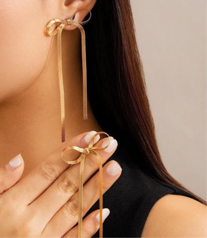 Bow Necklace