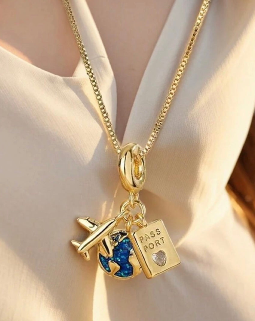 Viajeras Necklace Pasaporte y Cámara