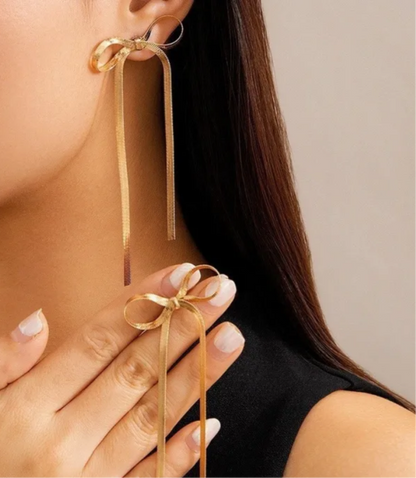 Bow Necklace