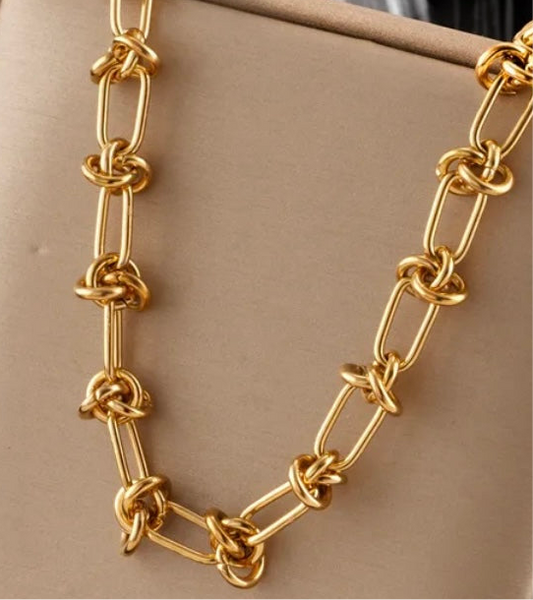 Knot Necklace