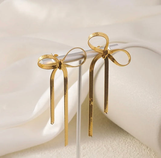 Bow Necklace