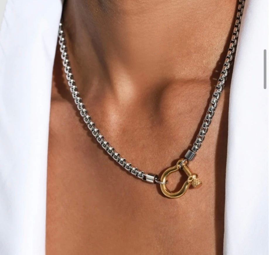 Esencia Necklace